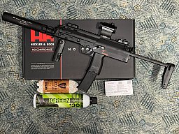 GBB HECKLER&KOCH MP7 A1 BLACK KAL. 6 MM BB MIT SCHALLDÄMPFER, KONUS RED/GREEN DOT, GAS, BBs