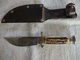 Fahrtenmesser mit Lederscheide
