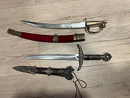 Zwei Deko Säbel Dolch Messer