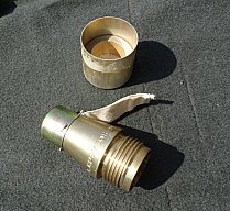 Jugo Zünder M69 - vermutlich für " HEAT " Hohl-Ladungs-Granaten , Kaliber ab 100mm ?